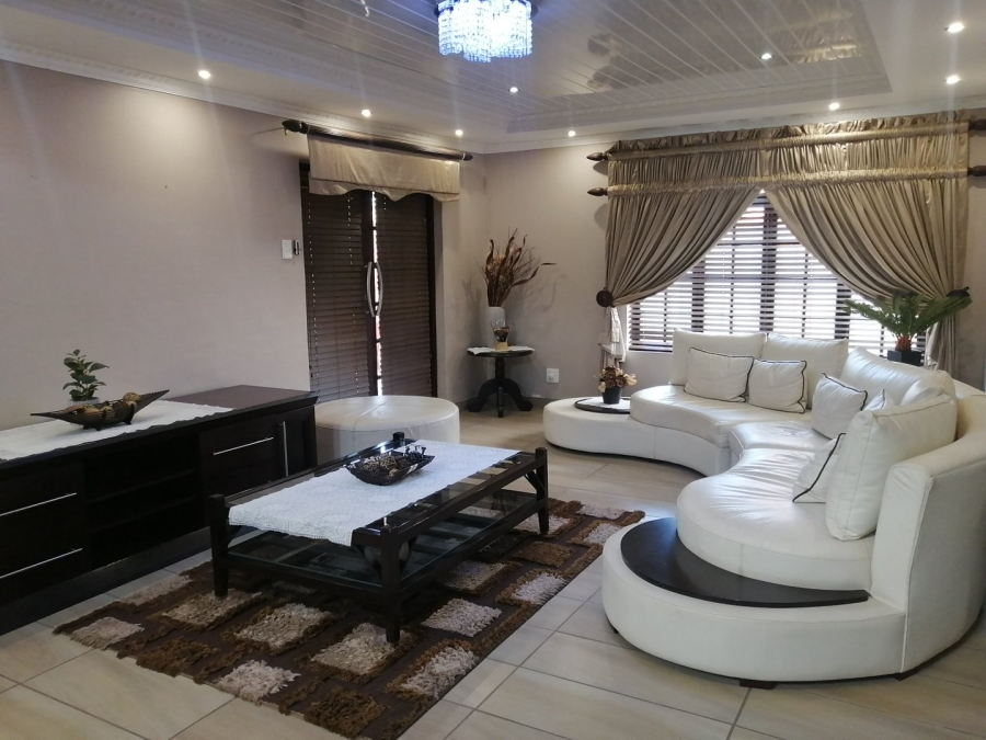 5 Bedroom Property for Sale in Flora Park Limpopo