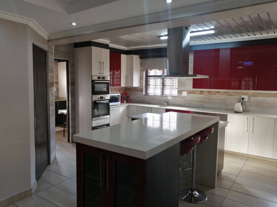 5 Bedroom Property for Sale in Flora Park Limpopo