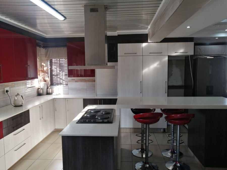 5 Bedroom Property for Sale in Flora Park Limpopo