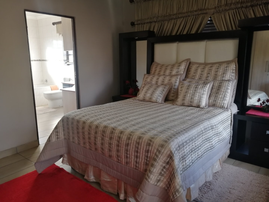 5 Bedroom Property for Sale in Flora Park Limpopo