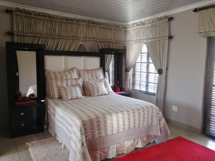 5 Bedroom Property for Sale in Flora Park Limpopo