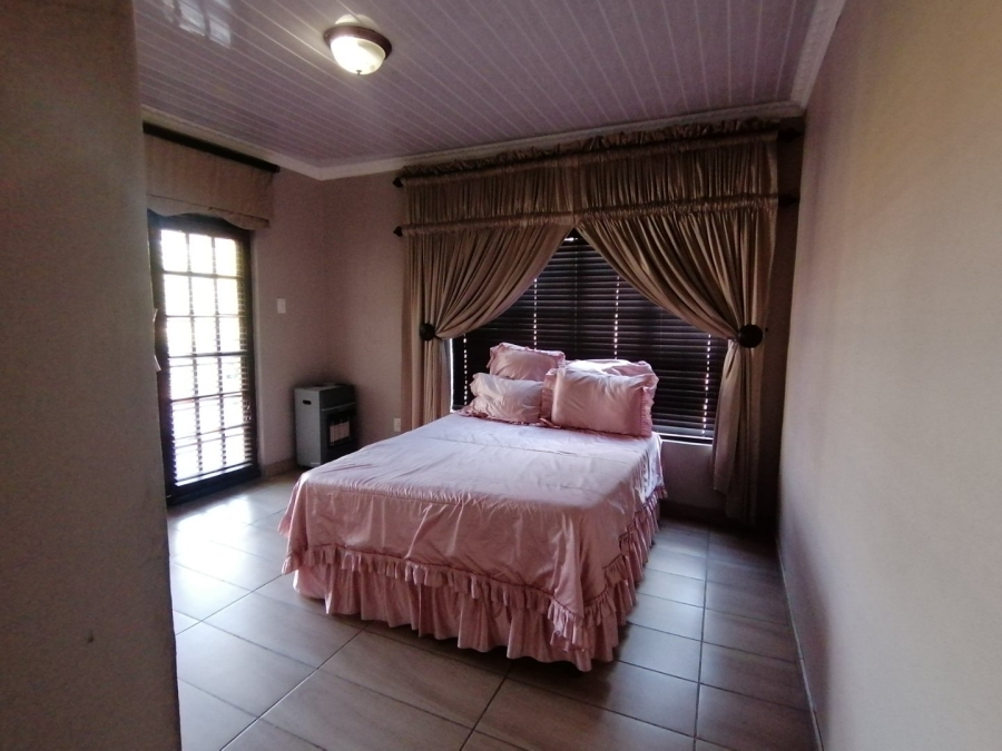 5 Bedroom Property for Sale in Flora Park Limpopo