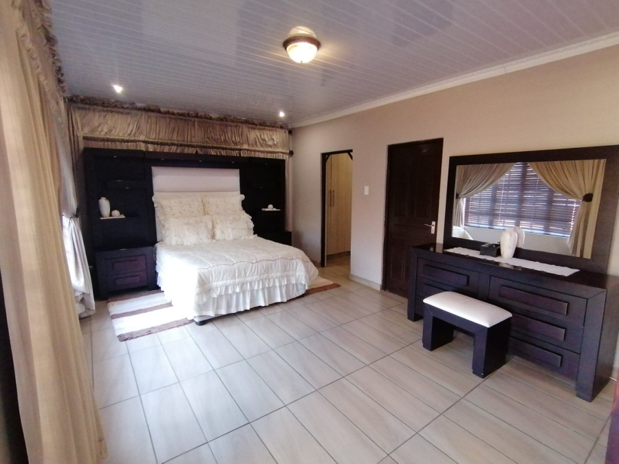 5 Bedroom Property for Sale in Flora Park Limpopo