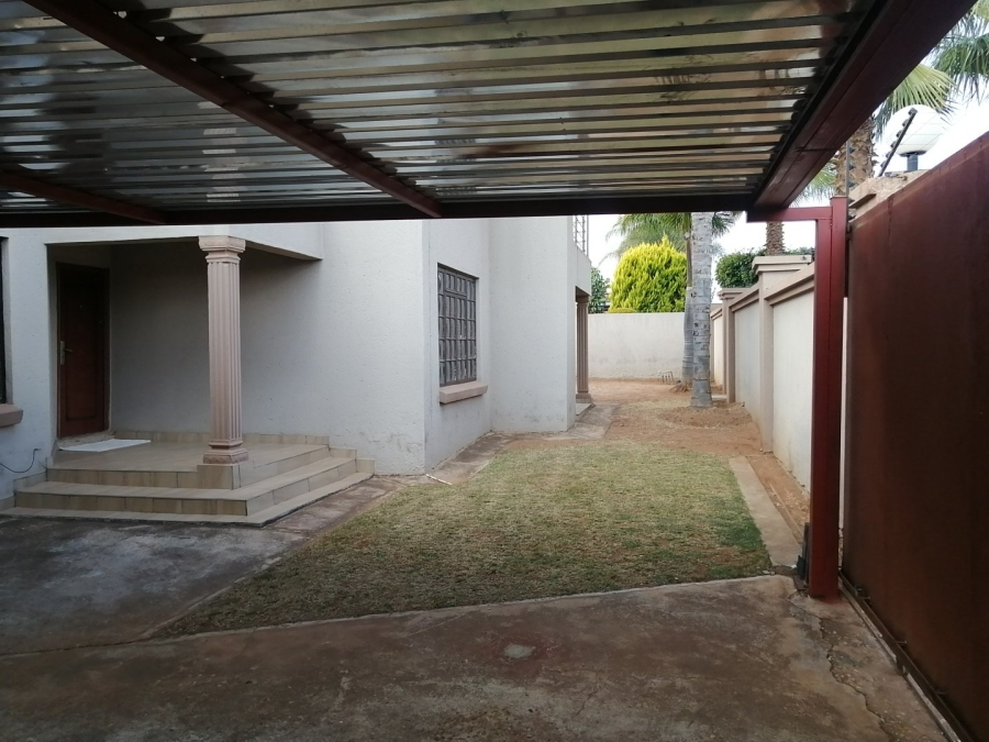 5 Bedroom Property for Sale in Flora Park Limpopo
