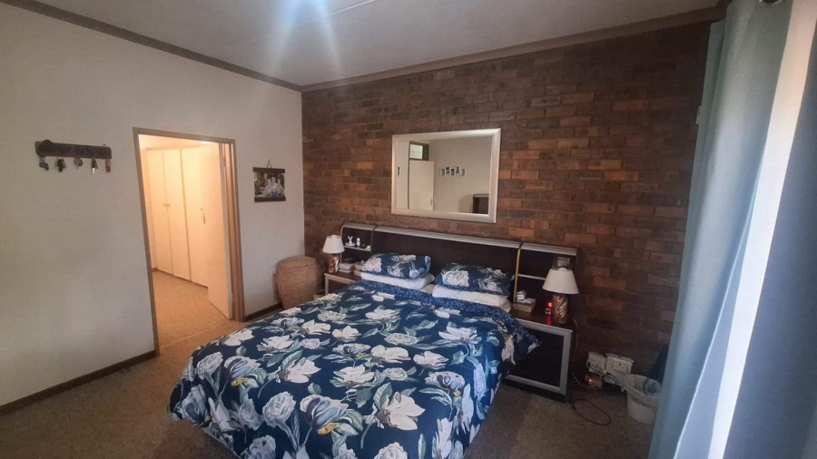 4 Bedroom Property for Sale in Chroompark Limpopo