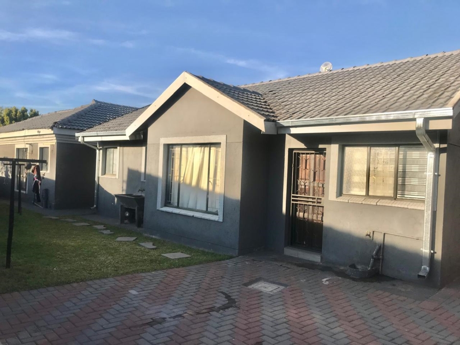 5 Bedroom Property for Sale in Nirvana Limpopo