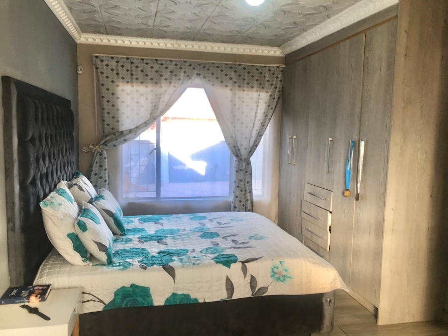 5 Bedroom Property for Sale in Nirvana Limpopo