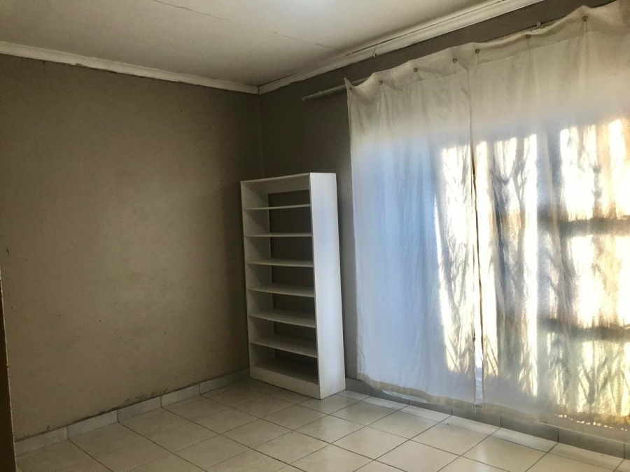 5 Bedroom Property for Sale in Nirvana Limpopo