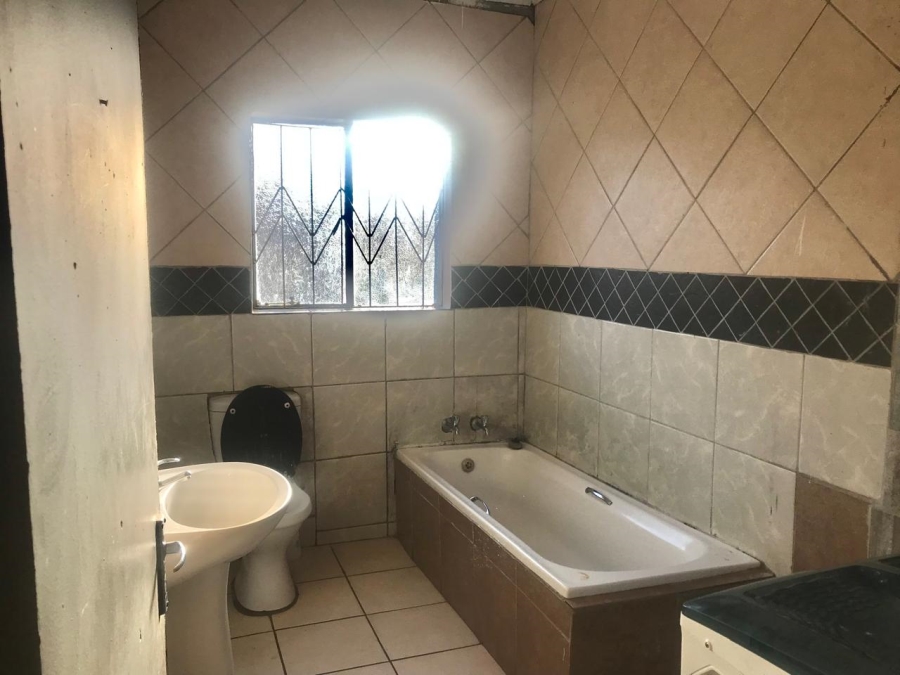 5 Bedroom Property for Sale in Nirvana Limpopo