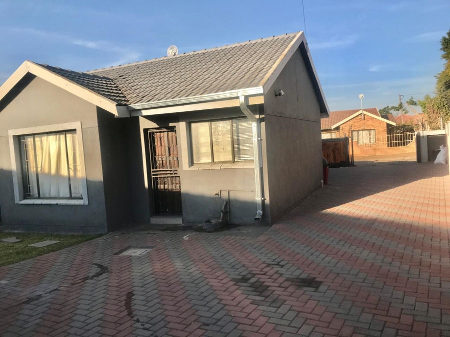 5 Bedroom Property for Sale in Nirvana Limpopo