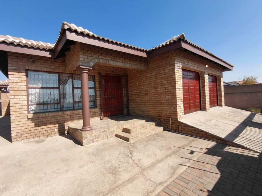 4 Bedroom Property for Sale in Mahlasedi Park Limpopo