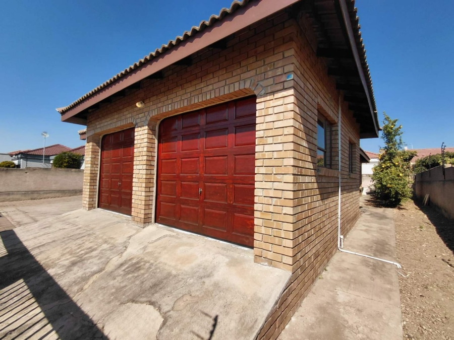 4 Bedroom Property for Sale in Mahlasedi Park Limpopo