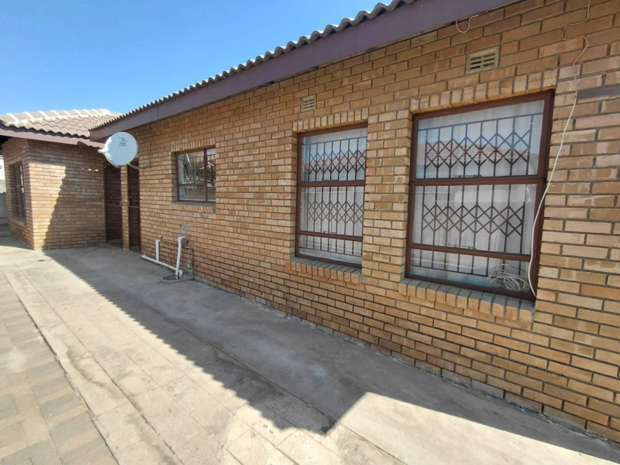4 Bedroom Property for Sale in Mahlasedi Park Limpopo