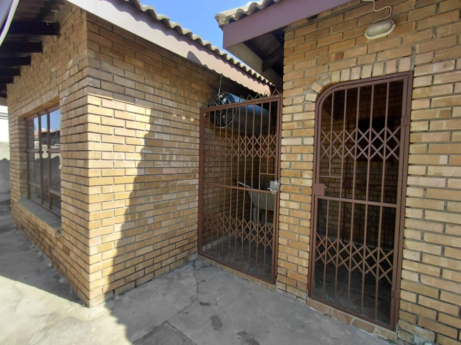 4 Bedroom Property for Sale in Mahlasedi Park Limpopo
