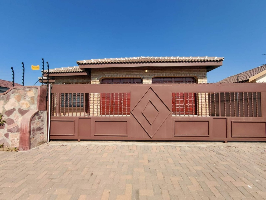 4 Bedroom Property for Sale in Mahlasedi Park Limpopo