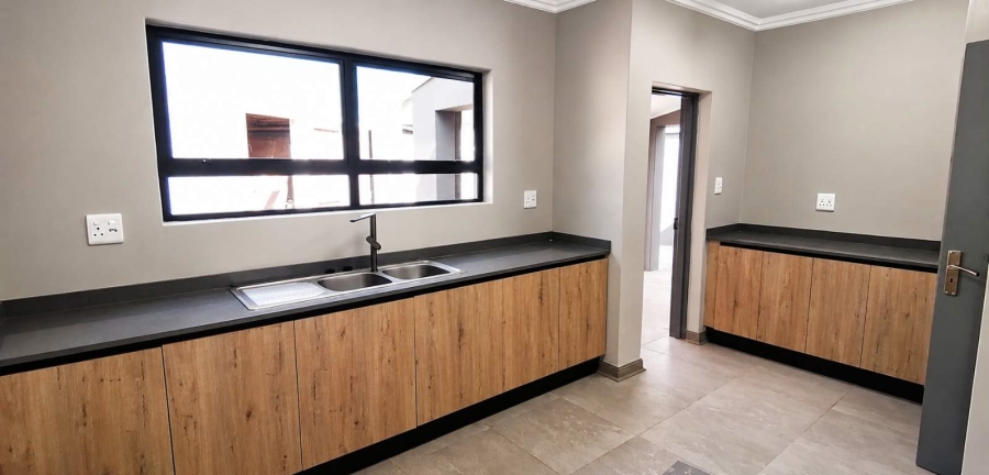 5 Bedroom Property for Sale in Silwerkruin Limpopo
