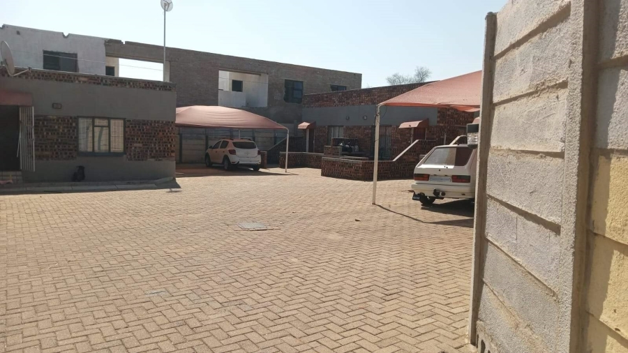 1 Bedroom Property for Sale in Hospitaalpark Limpopo