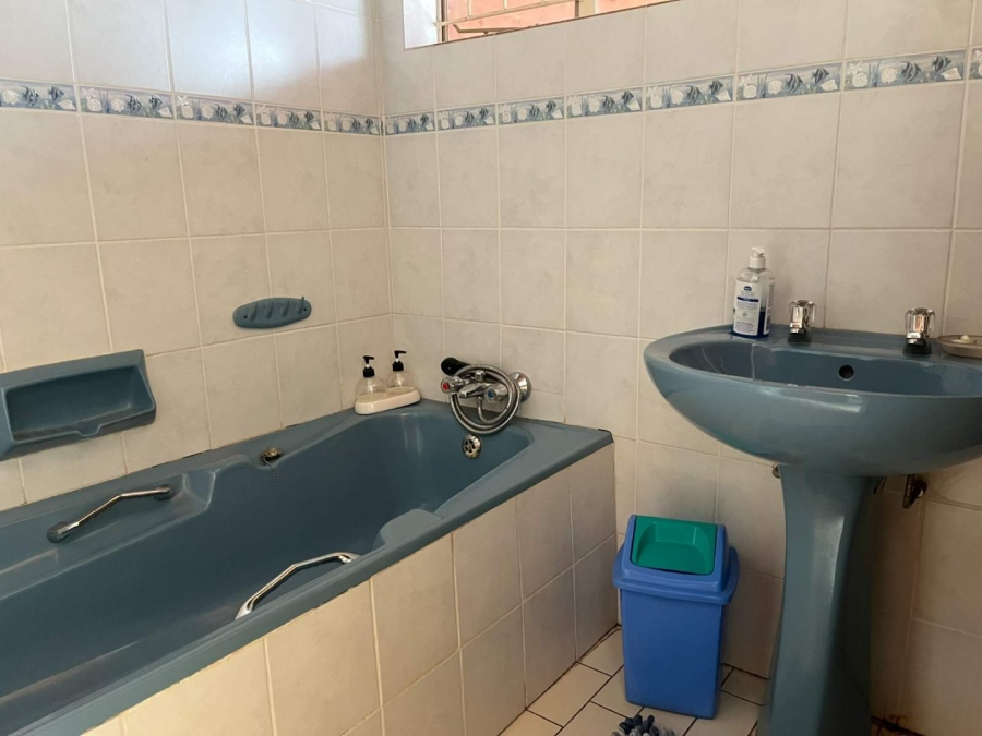 5 Bedroom Property for Sale in Aquapark Limpopo