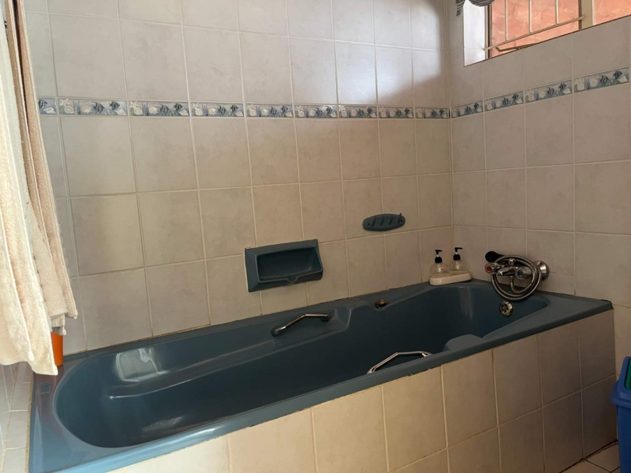 5 Bedroom Property for Sale in Aquapark Limpopo