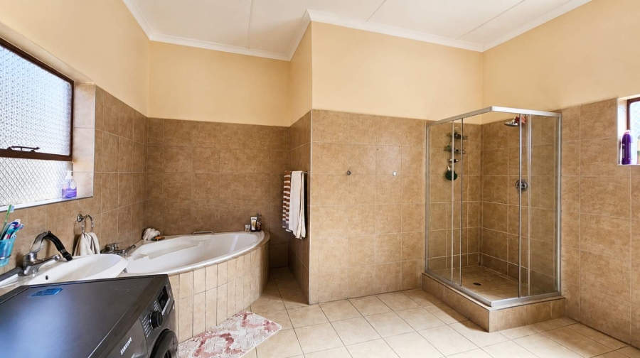 To Let 3 Bedroom Property for Rent in Flora Park Limpopo