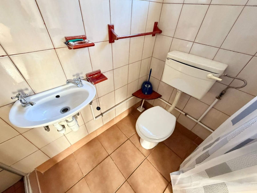 To Let 4 Bedroom Property for Rent in Flora Park Limpopo