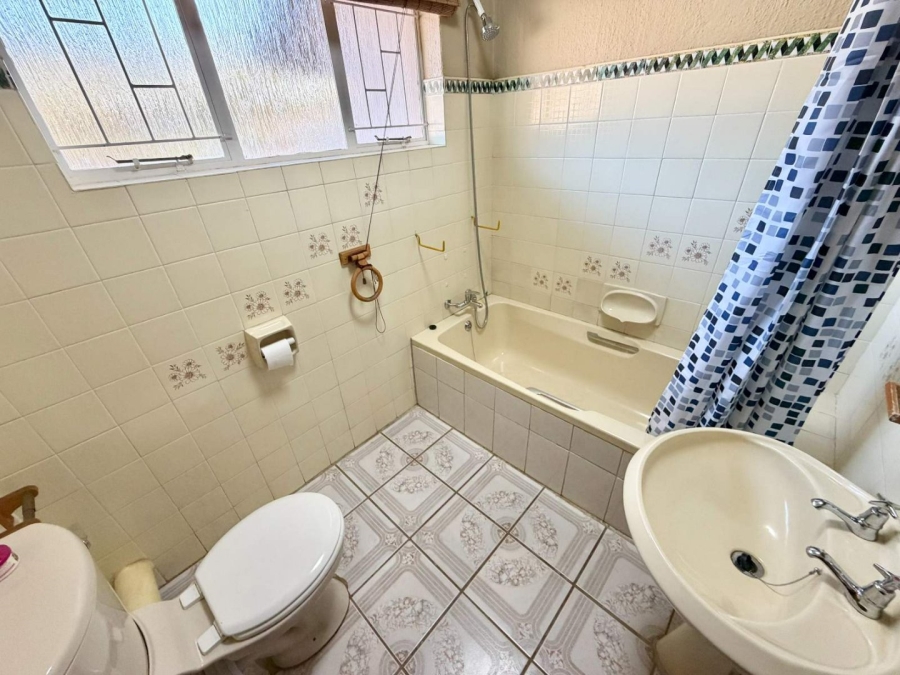To Let 4 Bedroom Property for Rent in Flora Park Limpopo