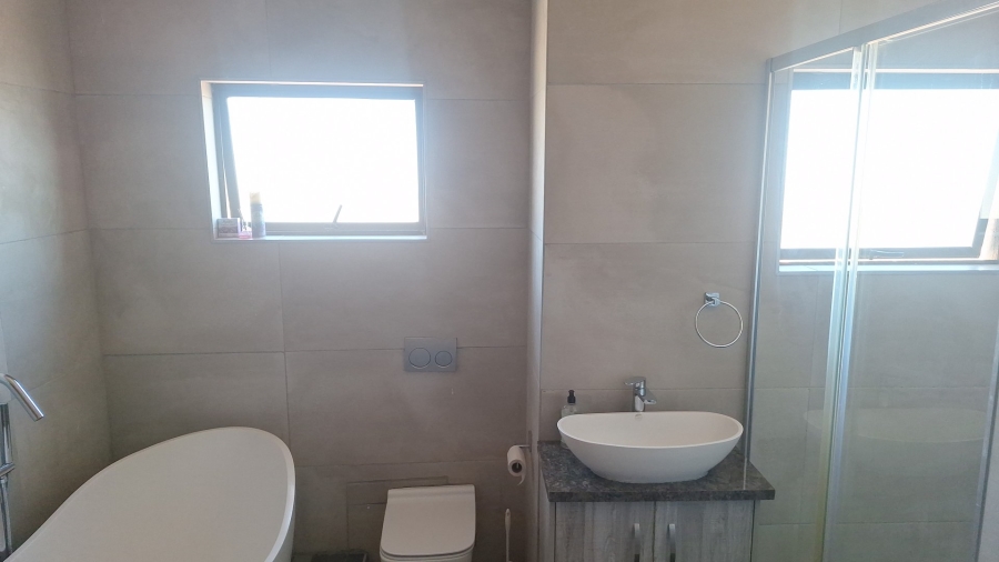 To Let 4 Bedroom Property for Rent in Nirvana Limpopo