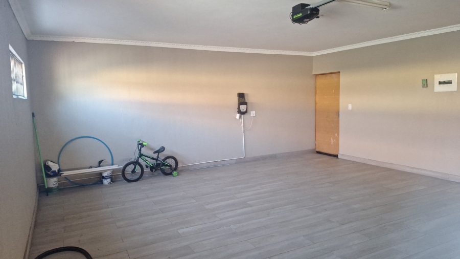 To Let 4 Bedroom Property for Rent in Nirvana Limpopo