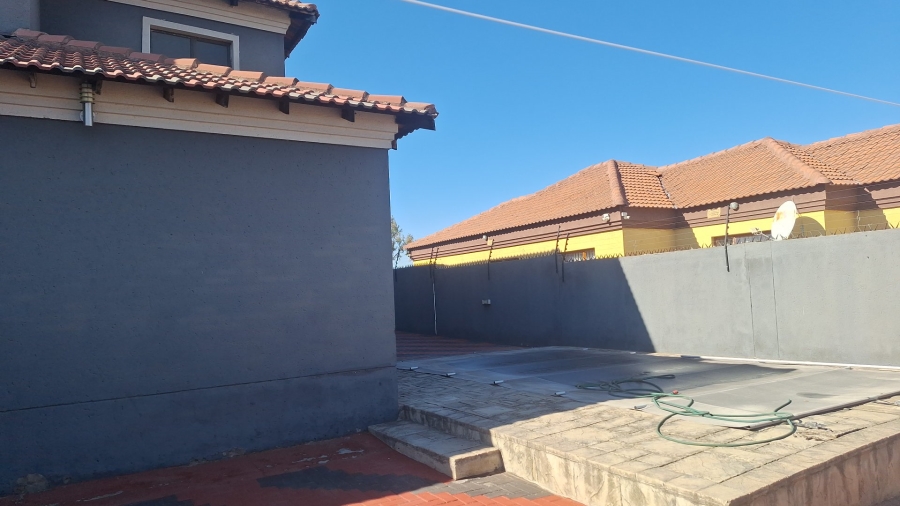To Let 4 Bedroom Property for Rent in Nirvana Limpopo