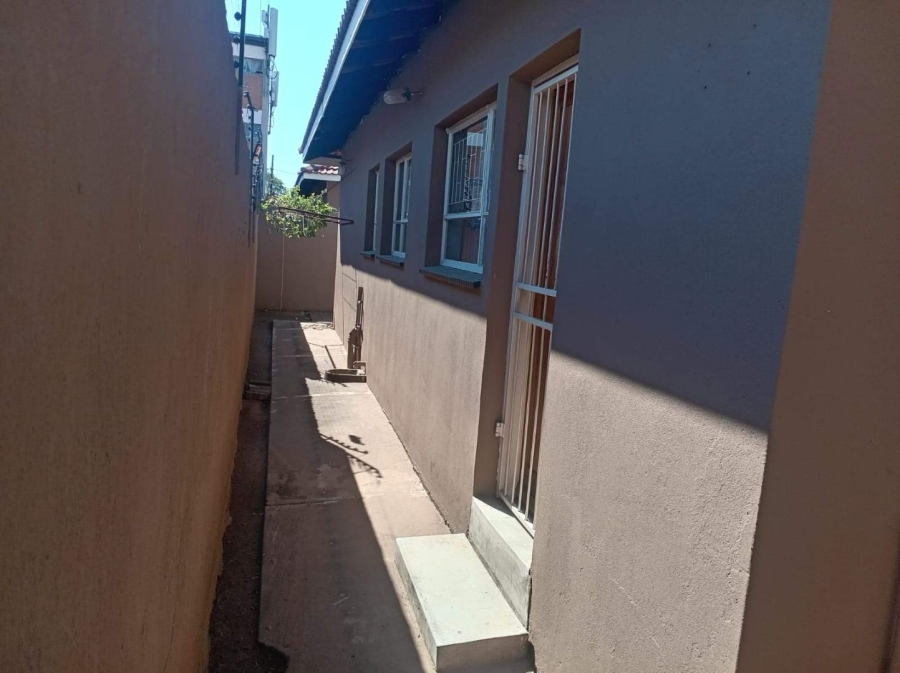 To Let 2 Bedroom Property for Rent in Moregloed Limpopo