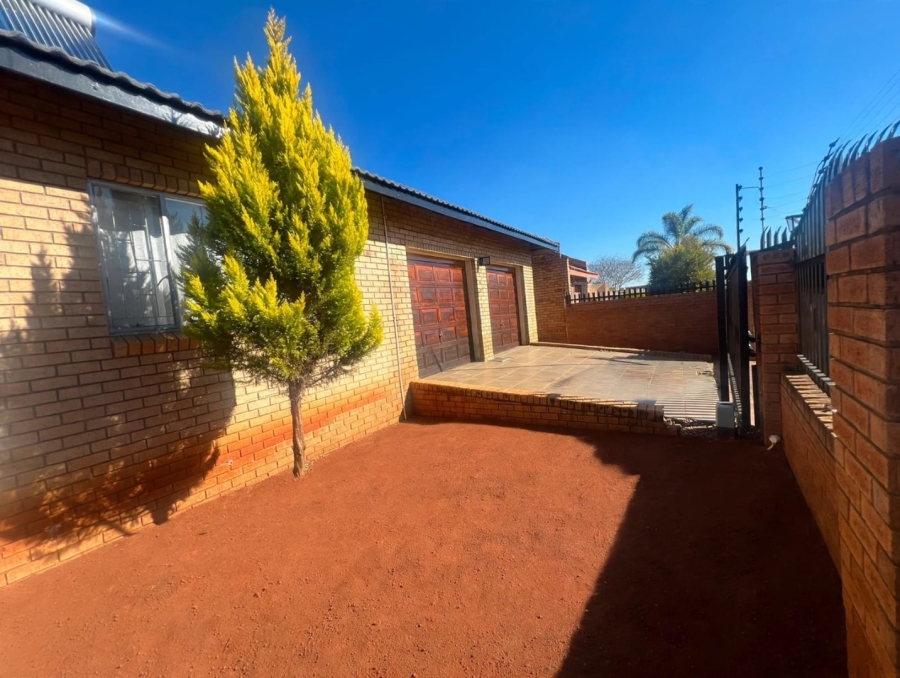 4 Bedroom Property for Sale in Flora Park Limpopo