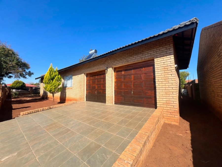 4 Bedroom Property for Sale in Flora Park Limpopo