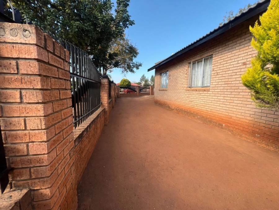 4 Bedroom Property for Sale in Flora Park Limpopo