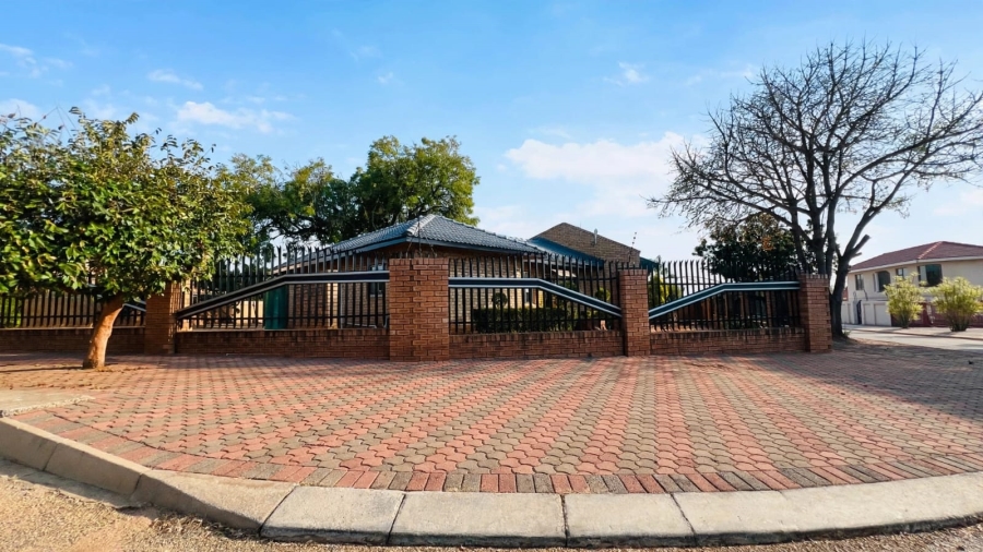 4 Bedroom Property for Sale in Flora Park Limpopo