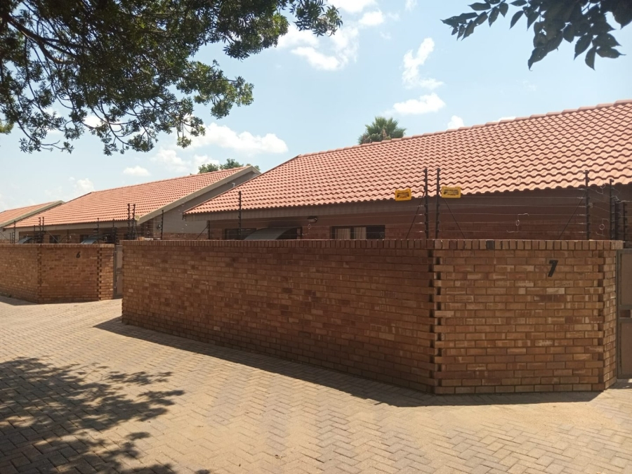 To Let 3 Bedroom Property for Rent in Annadale Limpopo