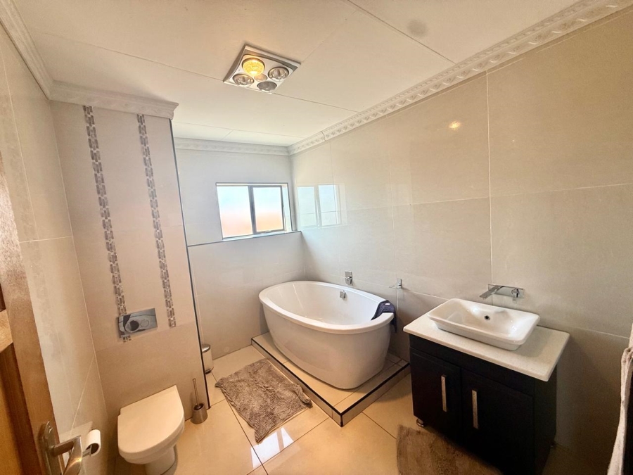 6 Bedroom Property for Sale in Waterberry Country Estate Limpopo