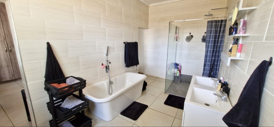 To Let Commercial Property for Rent in Myngenoegen A H Limpopo