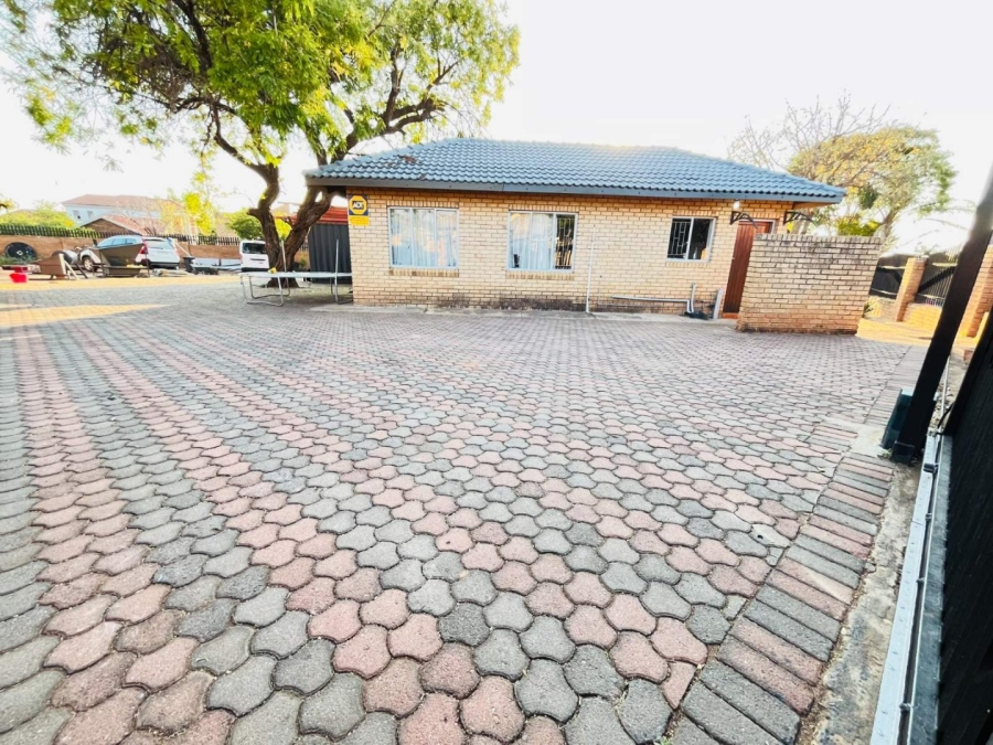 4 Bedroom Property for Sale in Flora Park Limpopo