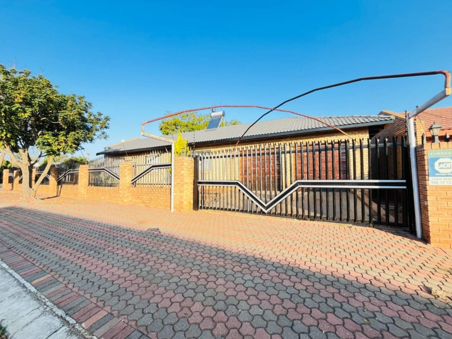 4 Bedroom Property for Sale in Flora Park Limpopo