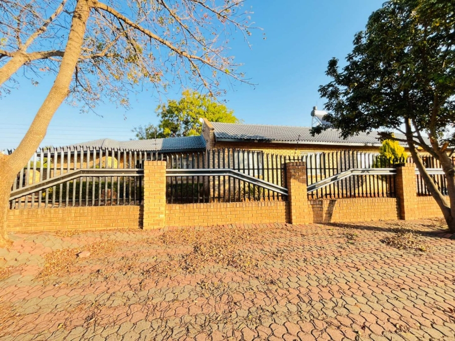 4 Bedroom Property for Sale in Flora Park Limpopo
