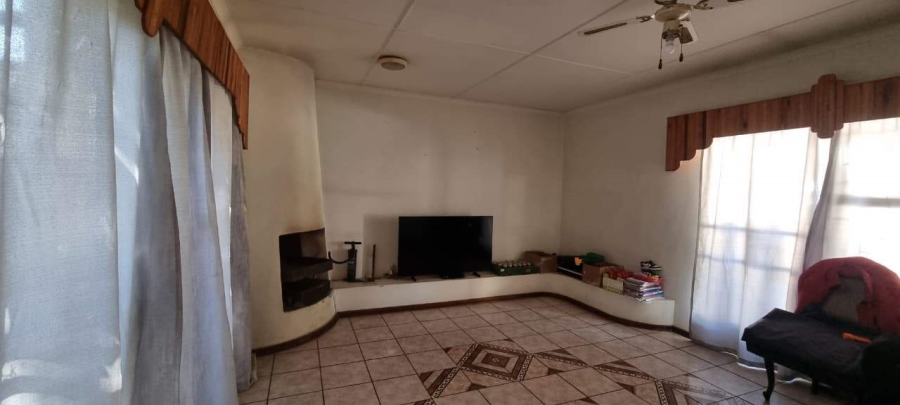 To Let 4 Bedroom Property for Rent in Fauna Park Limpopo