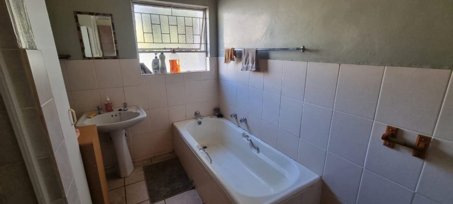 To Let 4 Bedroom Property for Rent in Fauna Park Limpopo
