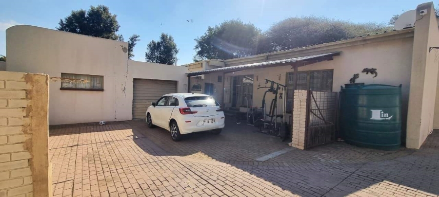 To Let 4 Bedroom Property for Rent in Fauna Park Limpopo
