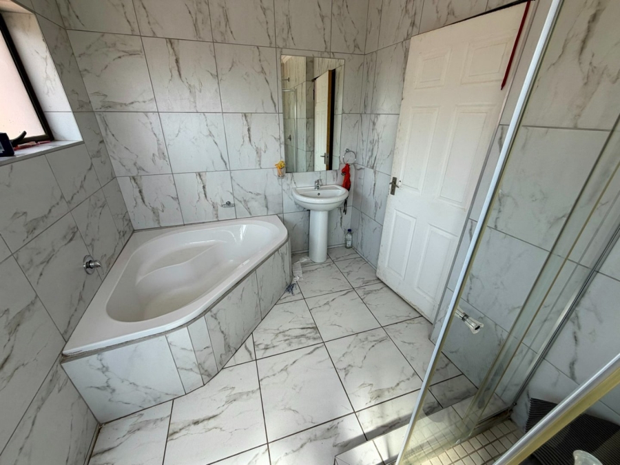 4 Bedroom Property for Sale in Thornhill Limpopo