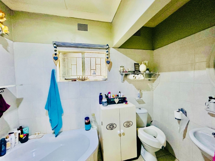 5 Bedroom Property for Sale in Modjadjiskloof Limpopo