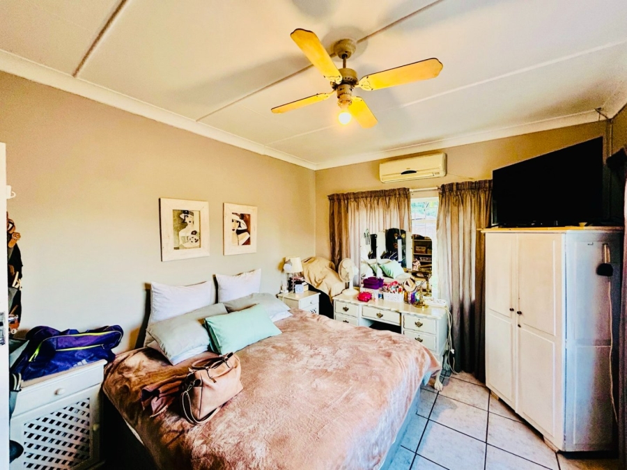 5 Bedroom Property for Sale in Modjadjiskloof Limpopo