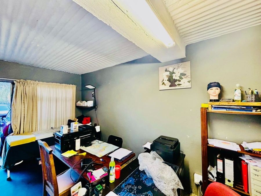 5 Bedroom Property for Sale in Modjadjiskloof Limpopo