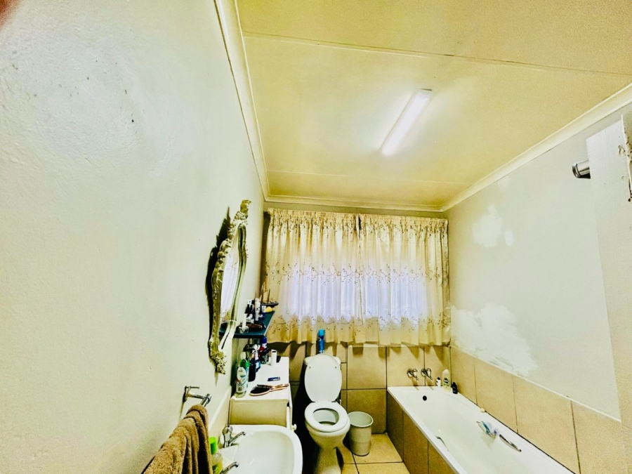 5 Bedroom Property for Sale in Modjadjiskloof Limpopo