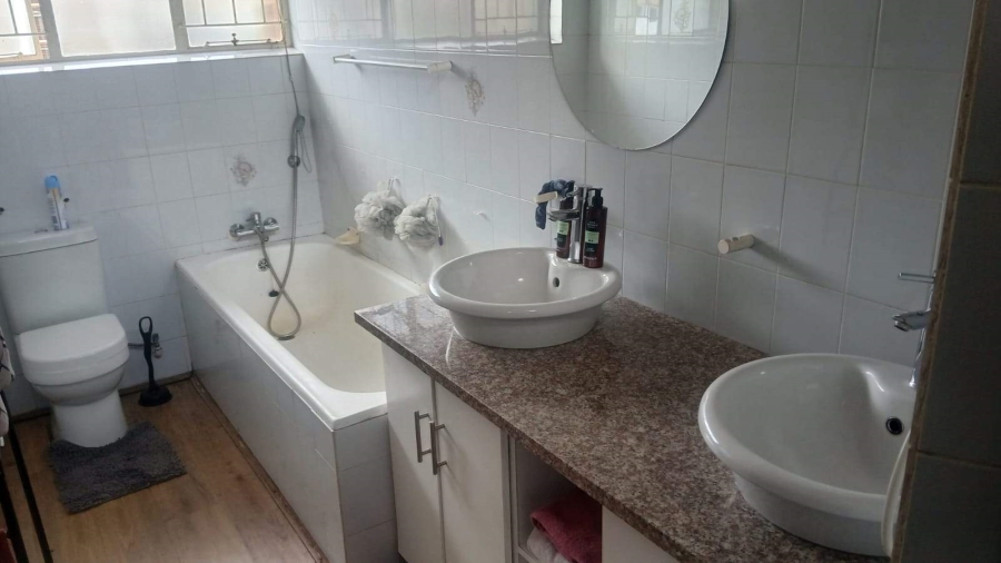 To Let 4 Bedroom Property for Rent in Moregloed Limpopo