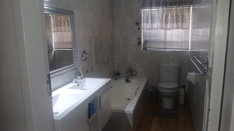 To Let 4 Bedroom Property for Rent in Moregloed Limpopo
